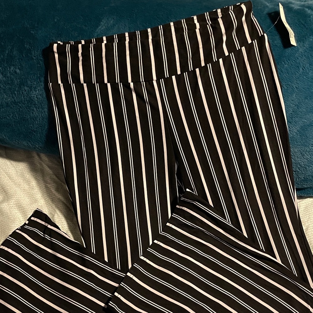 No Boundaries Black and White knit flair pants
